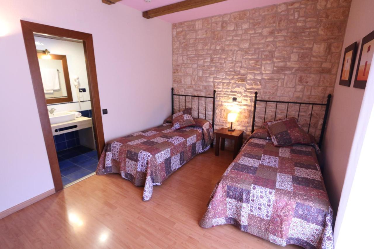 Hostal Del Senglar Espluga de Francolí Exterior foto
